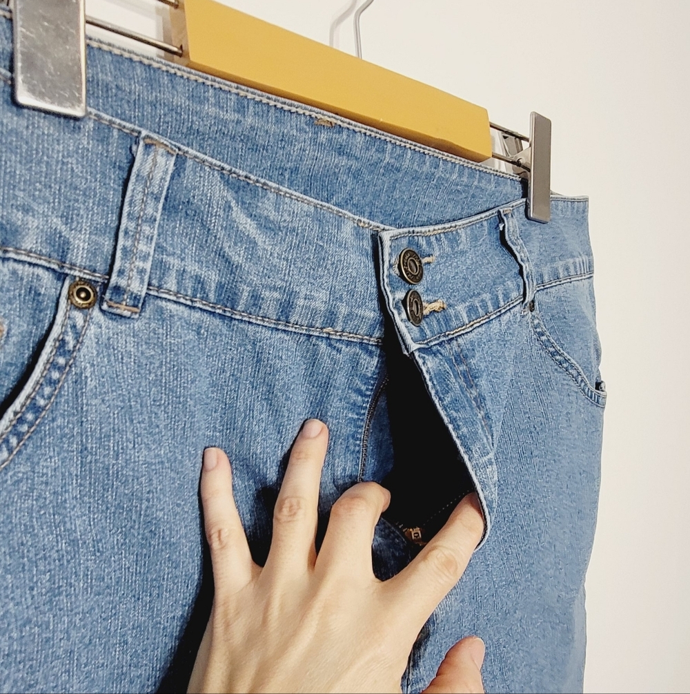 Midtown Vintage Light Blue Jeans Embroidered Pocket Details Cotton Blend Shorts - Picture 8 of 12